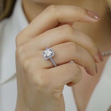 925 Ayar Gümüş Prenses Kesim Baget Taşlı Bayan  Yüzük