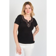 Ella Camelia Kadın Açma Yaka Taşlı ve Desenli Pamuklu Bluz 23E010 Siyah