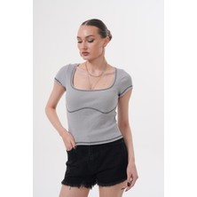 Ya Muse Kısa Kollu Dekoltedetaylı T-Shirt