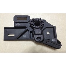 Parça Dükkanda Motor Kaput Açma Kolu Alt Plastiği