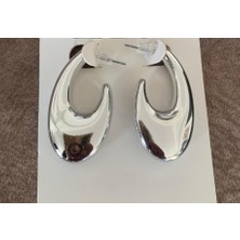 Lunar Chrome Ayın Asi Yüzü, Kulaklarında Parlıyor.