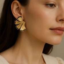 Model: Golden Vein  Milena Blake Kadın Paslanmaz Çelik Gold Renk Siyah Uçlu Yaprak Model Küpe