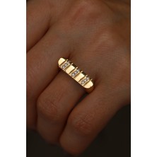 14 Ayar Altın Taş Detaylı Tasarım Yüzük