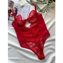 Kadın Iç Giyim Bodysuit – Kırmızı Dantel, Derin Dekolte, Şeffaf ve Vücuda Oturan Tasarım