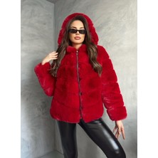 Kırmızı Kapşonlu Kısa Kürk