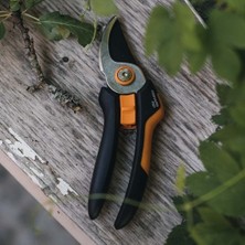 Fiskars Solid™ Bypass Budama Makası (M) P-321