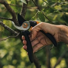 Fiskars Solid™ Bypass Budama Makası (M) P-321