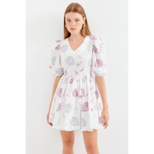 Gökyüzü Moda 2506 Desenli V Yaka Mini Kloş Elbise - Ekru