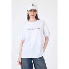 Beyaz Yazı Baskılı Oversize Pamuklu Tişört 2150-5M