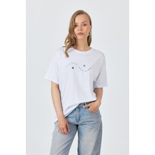 Beyaz Yazı Baskılı Oversize Pamuklu Tişört 2150-32M