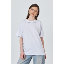 Beyaz Yaka Yazı Baskılı Oversize Pamuklu Tişört 2150-34M