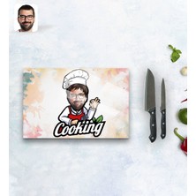 Kişiye Özel Erkek Chef Karikatürlü Cam Kesme ve Sunum Tablası 20X30CM Model 14