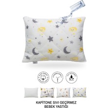 Vionel Home Kapitone Sıvı Geçirmez Bebek Yastığı | %100 Pamuk | Fermuarlı Tasarım |35X45 cm | Ay Yıldız Desen