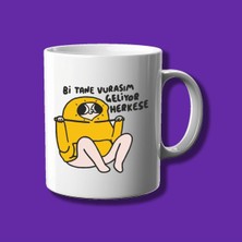 Bi Tane Vurasım Geliyor Herkese Baskılı Isim Yazı Yazılabilir Kupa Bardak