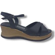 Zerhan KA02 Kadın Siyah Tokalı Dolgu Topuk Sandalet Ayakkabı