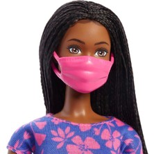 Barbie HGX55 Barbie Brooklyn Seyahatte Bebeği ve Aksesuarları