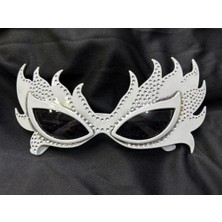 Beyaz Alev Gözlükle Kostüm Temalı Eğlenceli ve Yaratıcı Partilerde Rol Alma Keyfi