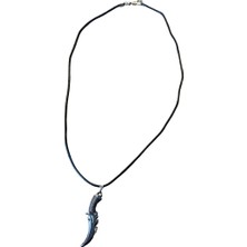 Gri Bıcak Figürlü Erkek Deri Ip Kolye