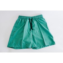 Su Yeşili Erkek Deniz Şortu – Basic ve Şık Tasarım