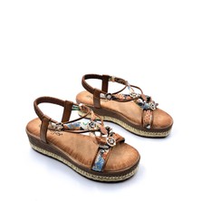 Guja G25Y171 Dolgu Taban Espadril Detaylı Lastikli ve Taşlı Kadın Camel Beji Şık Spor Sandalet