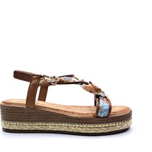 Guja G25Y171 Dolgu Taban Espadril Detaylı Lastikli ve Taşlı Kadın Camel Beji Şık Spor Sandalet