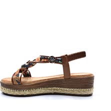 Guja G25Y171 Dolgu Taban Espadril Detaylı Lastikli ve Taşlı Kadın Camel Beji Şık Spor Sandalet