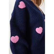 Kalp Motifli Oversize Triko Hırka