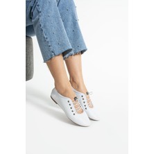 Santa Kadın Bağcık Detaylı Beyaz Babet Ayakkabı