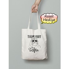 Taylor Swift I Am A Swifty Bez Çanta 35X40CM - Rozet Hediyeli