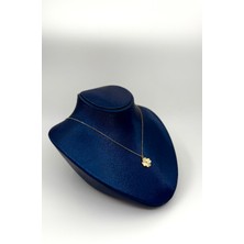 14 Ayar Altın Işlemeli Yonca Kolye