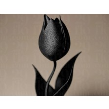 Siyah Lale – Modern Minimal Çiçek Figürü