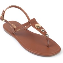 Celia Parmak Arası Düz Topuklu Metal Aksesuarlı Yıvarlak Burunlu Kadın Sandalet