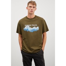 Grimelange Ademir Erkek Oversize Fit Önü Dağ Baskılı Bisiklet Yaka %100 Pamuklu Haki T-shirt