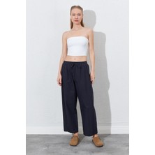 Kadın Siyah Beli Lastikli Gizli Cep Detaylı Salaş Kesim Pantolon