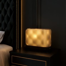 Estetik Kıvrımlarıyla Modern LED Masa Işığı