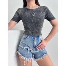 Kalp Nakışlı Asit Yıkamalı Bluz S3479