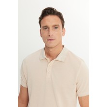 AC&Co / Altınyıldız Classics Erkek Çekmeyen Pamuklu Kumaş Slim Fit Dar Kesim Açık Bej-Beyaz Kıvrılmaz Polo Yaka Tişört
