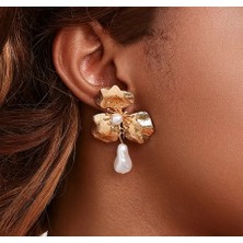 Altın Renkli  Çiçek Formlu Incili Küpe