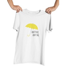 Qoeuyl Boutique Right Place Right Time Sarı Şemsiye Baskılı How I Met Your Mother Hediyelik Beyaz Unisex T-Shirt