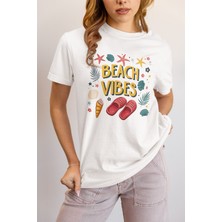 Qoeuyl Boutique Beach Vibes Sahil Kum Terlik Baskılı Yaz Temalı Unisex Regular Fit Pamuklu Beyaz Tişört