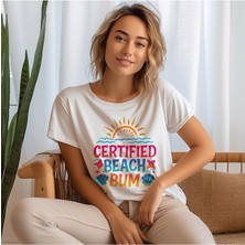 Qoeuyl Boutique Certified Beach Bum Baskılı Yaz Temalı Unisex Regular Fit Pamuklu Beyaz Tişört
