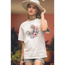 Qoeuyl Boutique Deniz Atı Baskılıyaz Temalı Unisex Regular Fit Pamuklu Beyaz Tişört