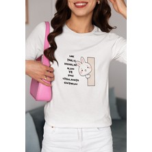 Qoeuyl Boutique Yanlış Kararlarımı Uygulamaya Gidiyorum-Tavşan Baskılı Eğlenceli Komik Hediyelik Beyaz Kadın T-Shirt