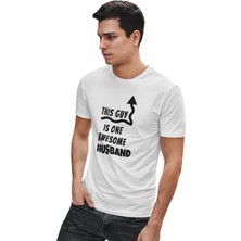 Qoeuyl Boutique This Guy Is One Awesome Husband Baskılı Eş Koca Erkek Arkadaş Hediye %100 Pamuk Beyaz Tişört