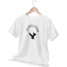 Qoeuyl Boutique Keep Your Eyes On The Stars, And Your Feet On The Ground Yazılı Kartal Baskılı Beyaz T-Shirt