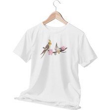 Qoeuyl Boutique Dallarda Cıvıl Cıvıl Kuş Baskılı Beyaz T-Shirt