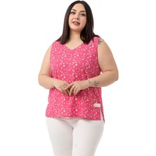 Büyük Beden Çiçek Desenli V Yaka Yanlarda Yırtmaç Detaylı Kolsuz Fuşya Bluz