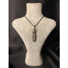 Gümüş Kaplama Tüylü Unisex Kolye – Şıklığı ve Özgürlüğü Yakalayın