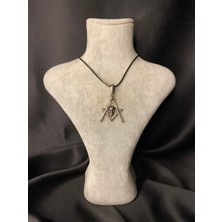 Gümüş Kaplama Özgün Tasarımlı Unisex Kolye – Gizem ve Gücün Simgesi