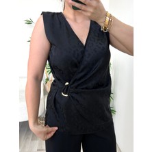 Siyah Saten Gold Toka Detaylı Kruvaze Bluz